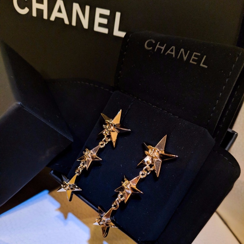❎SOLD❎cHANEL GOLD STAR CHAIN CC EARRINGS BN - Picture 4 of 5